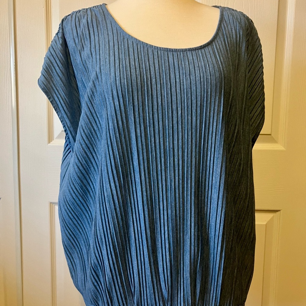Chico's Size 2 Blue Pleated Blouse